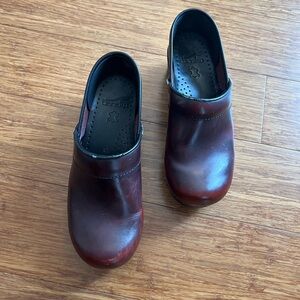 Dansko Women’s Maroon Leather Clogs Size 37